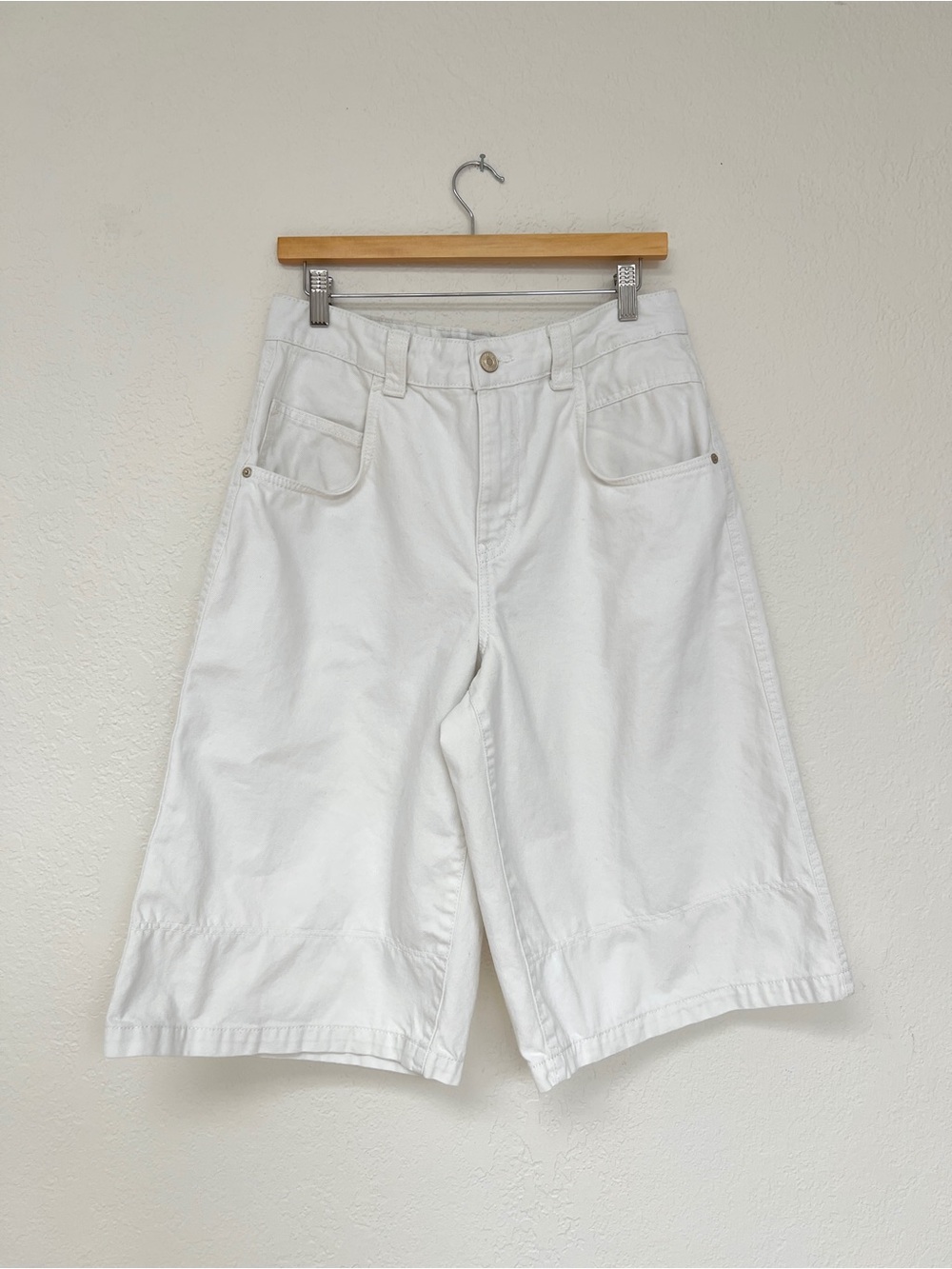 BERSHKA jean shorts / white wide leg burmuda denim jorts / size 8